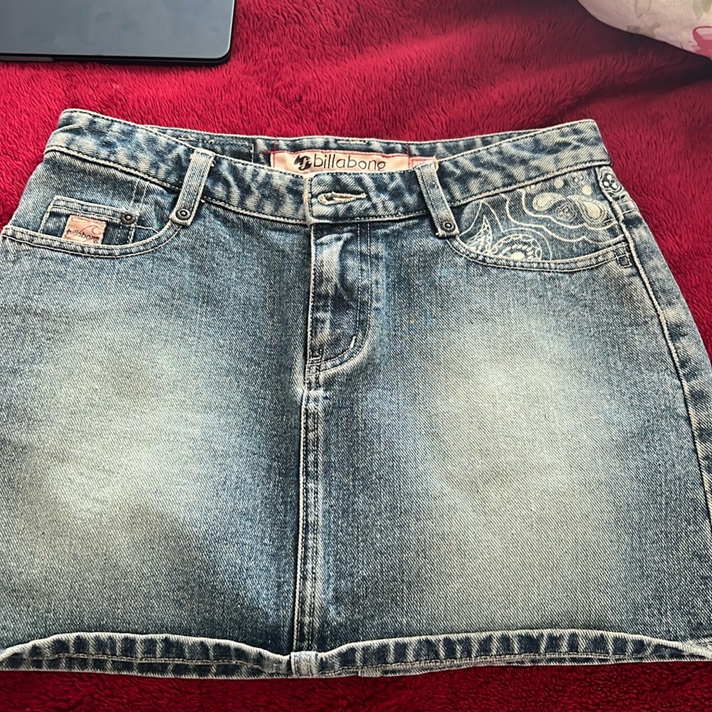 Adorable billabong jean skirt size one